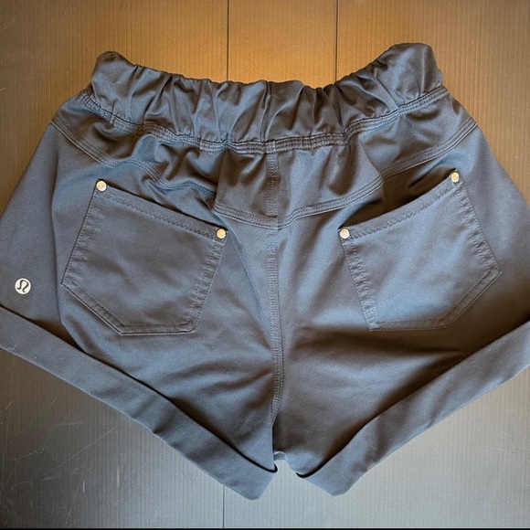 Vintage Lululemon Casual Shorts - Size 4 - Picture 3 of 5